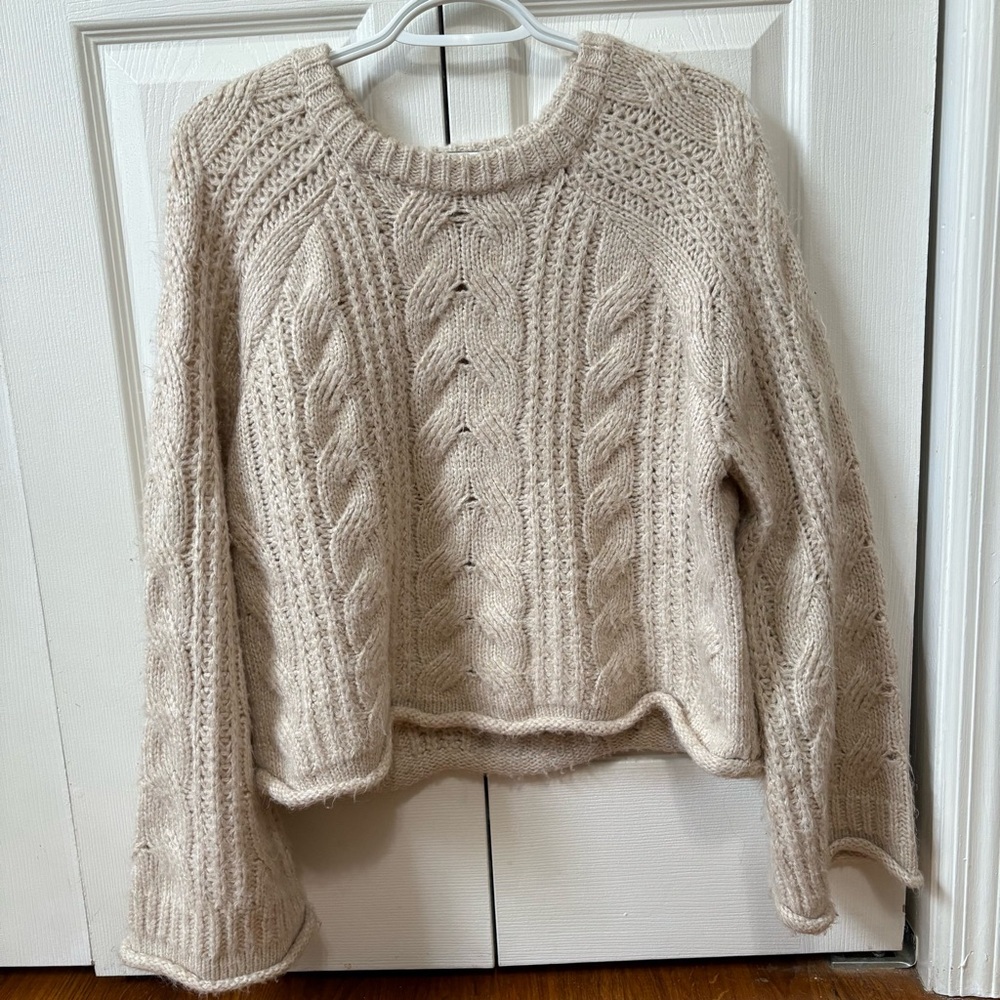 Used Universal Thread Cream Cable Knit Sweater Size M